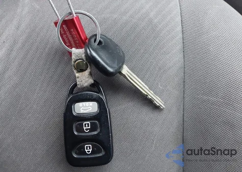 2013 Hyundai Elantra Gls z USA, uszkodzony, nr VIN KMHDH4AE6DU951664